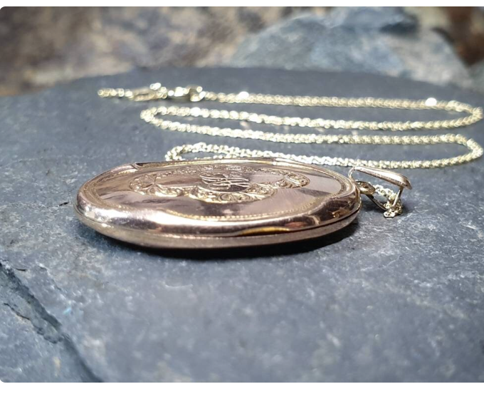 Antique 9ct ROSE GOLD LOCKET - Chester Hallmarks 1910 on 20" Chain - 4.2g
