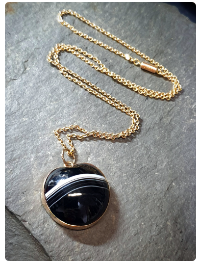Antique 9ct ROSE GOLD Banded Agate locket pendant on Barrel Clasp 16" chain 7.7g