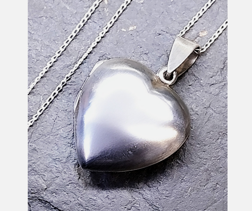 Sterling Silver Puffy HEART Locket & Chain necklace - 18" - 4.9g