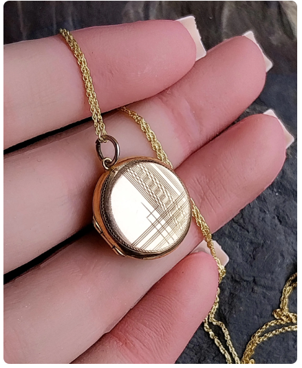Vintage 9ct GOLD Circle LOCKET - Chester Hallmarked 1953 with 18" Chain - 2.5g