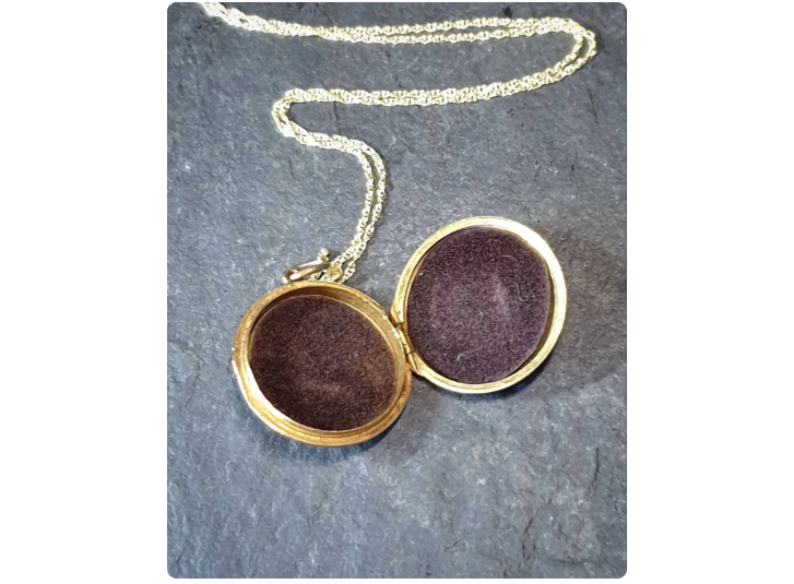 Vintage 9ct GOLD Circle LOCKET - Chester Hallmarked 1953 with 18" Chain - 2.5g