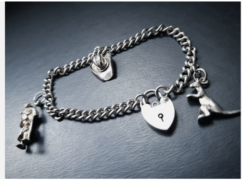 Vintage STERLING SILVER LINK BRACELET with 3 Charms and Padlock Lock 18.1g