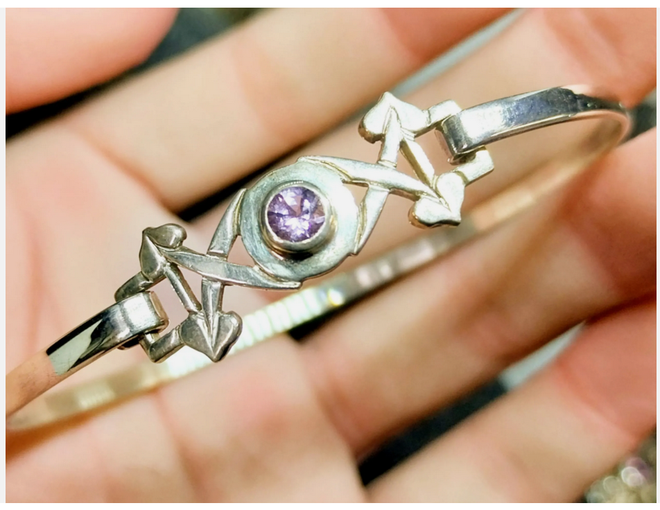 Sterling SILVER BANGLE Bracelet - with Light Purple Amethyst Stone - 7.4g