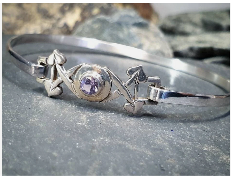 Sterling SILVER BANGLE Bracelet - with Light Purple Amethyst Stone - 7.4g