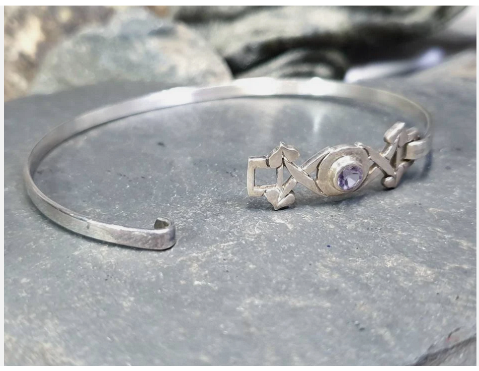 Sterling SILVER BANGLE Bracelet - with Light Purple Amethyst Stone - 7.4g