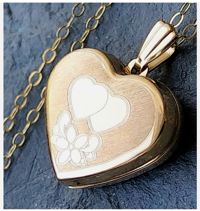 Vintage 9ct Gold Heart LOCKET Necklace - with two hearts on 18" Chain - 1.8g