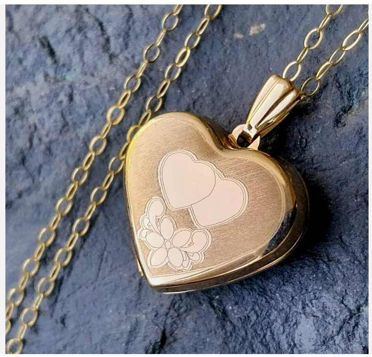 Vintage 9ct Gold Heart LOCKET Necklace - with two hearts on 18" Chain - 1.8g