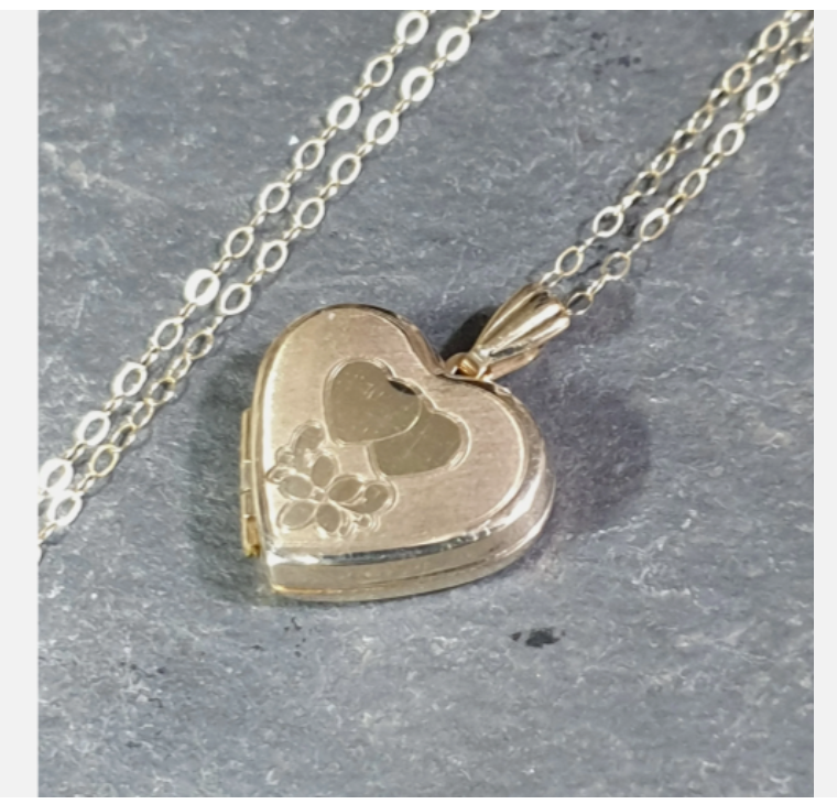 Vintage 9ct Gold Heart LOCKET Necklace - with two hearts on 18" Chain - 1.8g