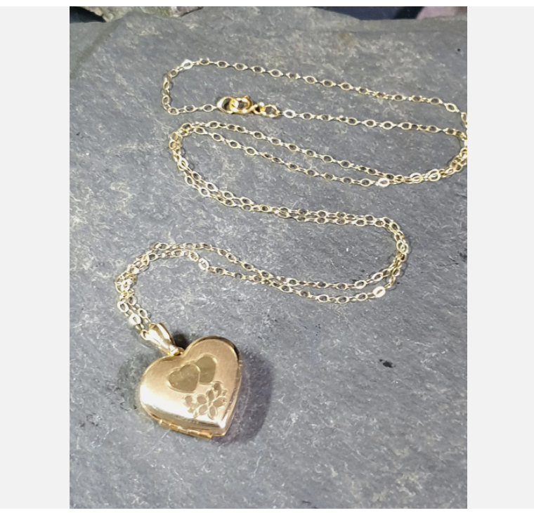 Vintage 9ct Gold Heart LOCKET Necklace - with two hearts on 18" Chain - 1.8g