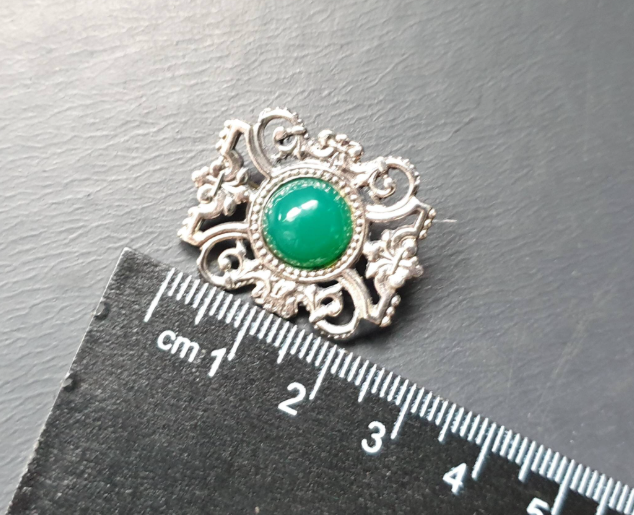 Vintage GREEN GEMSTONE BROOCH - Sterling Silver Edinburgh 1962 - 5.7g