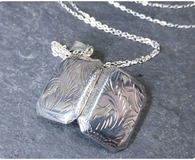 Vintage Sterling SILVER Octagonal LOCKET  on  18" Chain - 5.1g