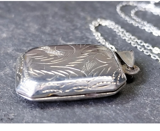 Vintage Sterling SILVER Octagonal LOCKET  on  18" Chain - 5.1g