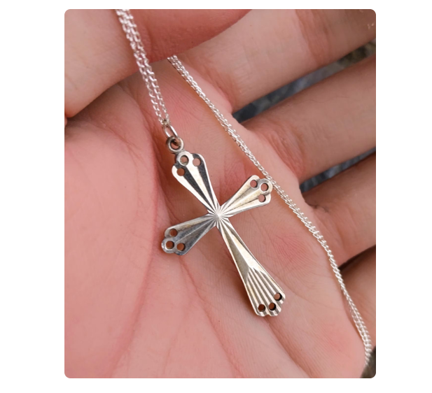 Vtg Silver CROSS Pendant Necklace 0n 18" Silver Chain Sterling Silver 2.6g