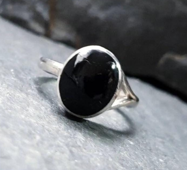 Vintage SILVER Signet RING - Jet Black Onyx - Size uk O ( us 7) - 3.7g