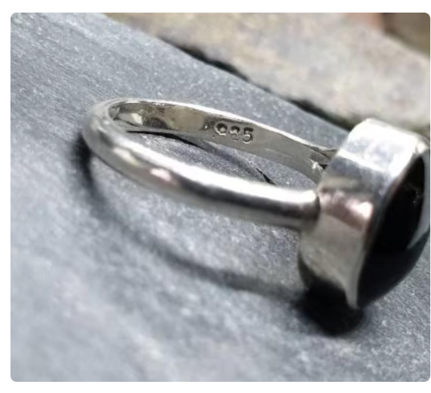 Vintage SILVER Signet RING - Jet Black Onyx - Size uk O ( us 7) - 3.7g