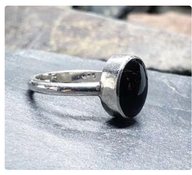 Vintage SILVER Signet RING - Jet Black Onyx - Size uk O ( us 7) - 3.7g