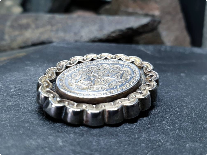 Victorian Revival Silver Locket Brooch  - Star design - 3.4g