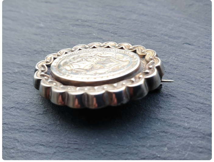 Victorian Revival Silver Locket Brooch  - Star design - 3.4g