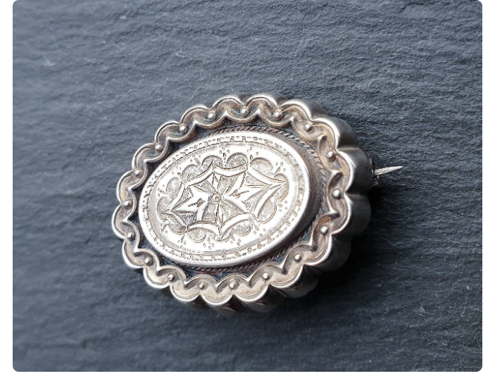 Victorian Revival Silver Locket Brooch  - Star design - 3.4g