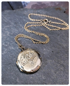 Vintage 9ct Rolled GOLD LOCKET Circular on 16" Chain - 6.3g