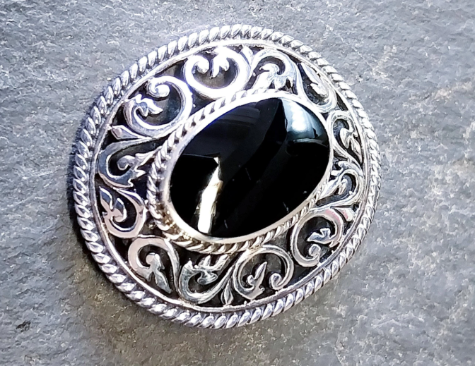 Vintage Oval ONYX Brooch - Sterling Silver - 11.6g