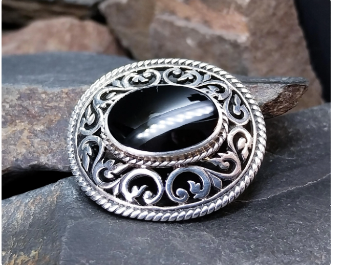 Vintage Oval ONYX Brooch - Sterling Silver - 11.6g