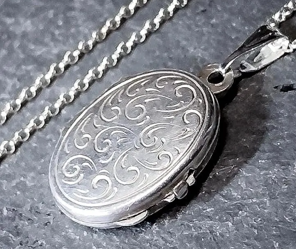 Vintage STERLING SILVER Oval Locket Necklace on 18" Chain - 4.1g