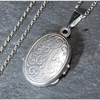 Vintage STERLING SILVER Oval Locket Necklace on 18" Chain - 4.1g