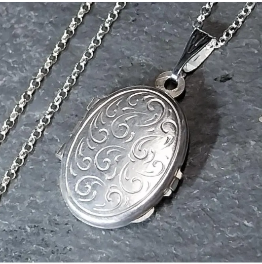 Vintage STERLING SILVER Oval Locket Necklace on 18" Chain - 4.1g