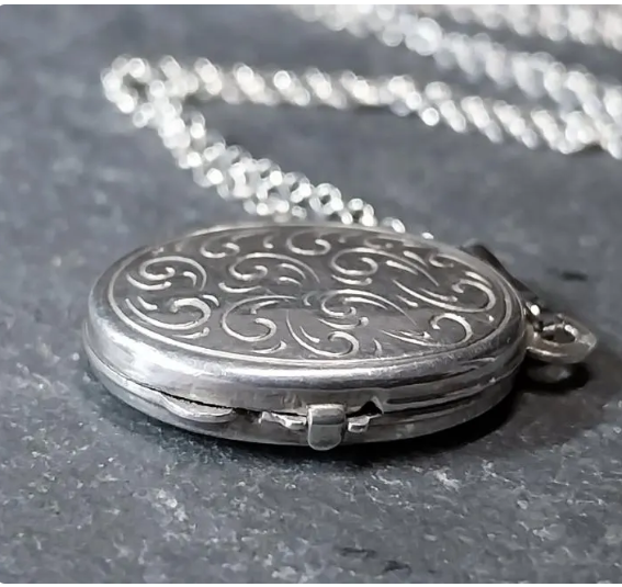 Vintage STERLING SILVER Oval Locket Necklace on 18" Chain - 4.1g