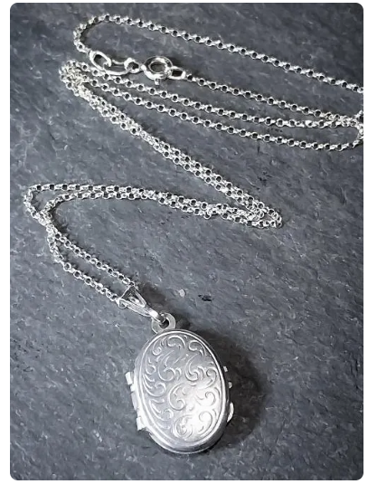 Vintage STERLING SILVER Oval Locket Necklace on 18" Chain - 4.1g