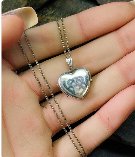 Vintage Sterling Silver HEART LOCKET - Celtic Knot Design on 17" Chain - 2.8g
