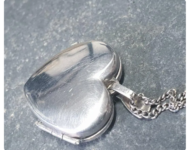 Vintage Sterling Silver HEART LOCKET - Celtic Knot Design on 17" Chain - 2.8g