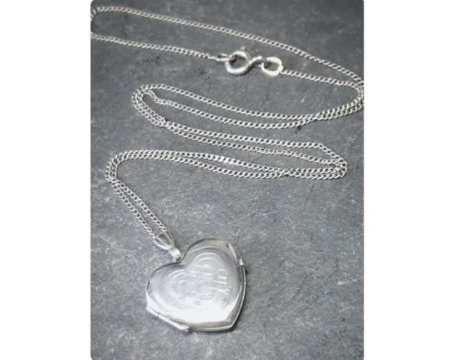 Vintage Sterling Silver HEART LOCKET - Celtic Knot Design on 17" Chain - 2.8g