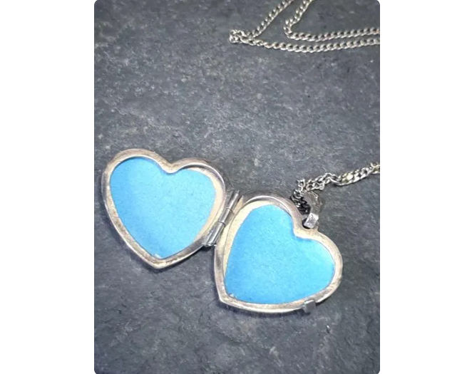 Vintage Sterling Silver HEART LOCKET - Celtic Knot Design on 17" Chain - 2.8g
