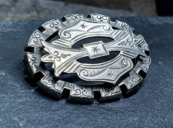 Victorian Silver Brooch with Star Cross Design - 4.4g