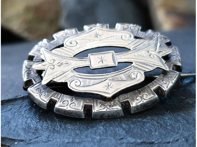 Victorian Silver Brooch with Star Cross Design - 4.4g