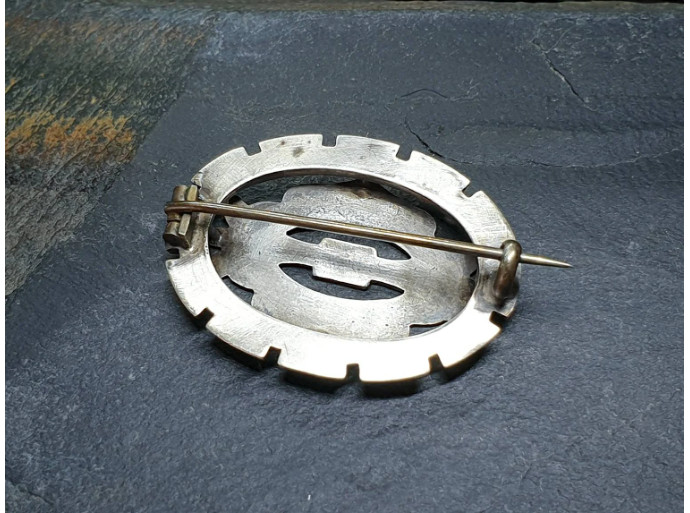 Victorian Silver Brooch with Star Cross Design - 4.4g