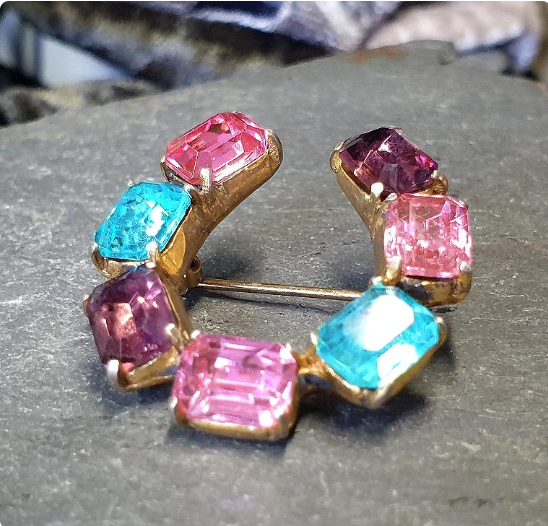 Vintage Coloured CZECH GLASS HORSESHOE Brooch - 8.4g
