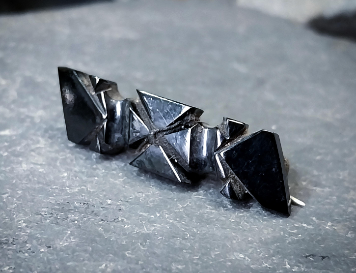 Victorian REAL Black JET BROOCH - small bow 2.7g