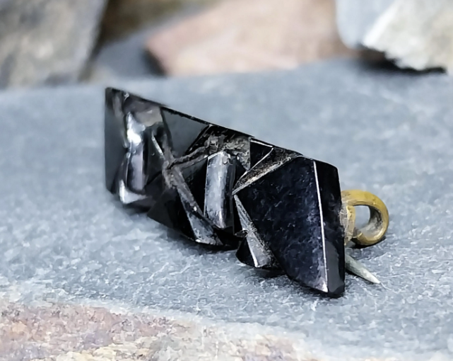 Victorian REAL Black JET BROOCH - small bow 2.7g