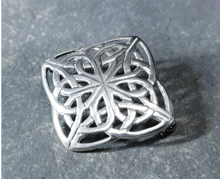 STERLING SILVER Celtic Star Knot Brooch - 4.1g