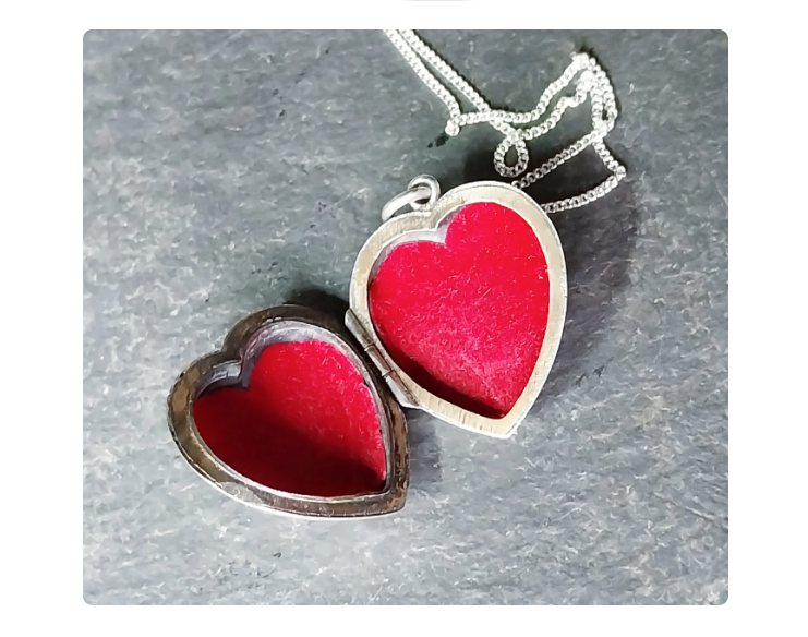 Antique Sterling Silver Heart Locket - Art Deco Style with 18" Chain - 4.5g