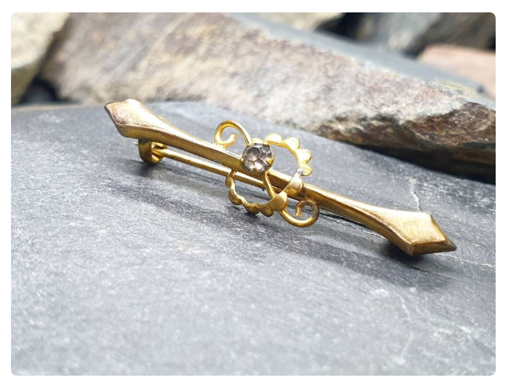 Victorian BAR BROOCH - pinchbeck with Paste Stone - 1.3g