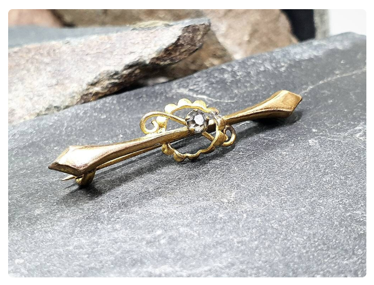 Victorian BAR BROOCH - pinchbeck with Paste Stone - 1.3g