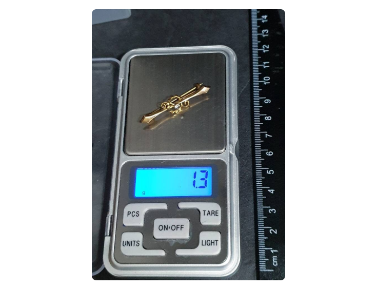 Victorian BAR BROOCH - pinchbeck with Paste Stone - 1.3g