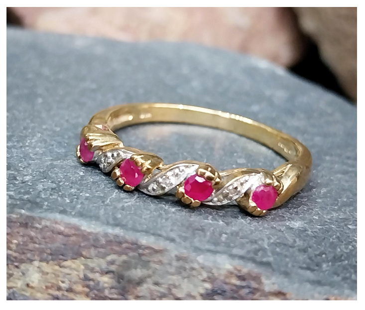 Vintage 9ct GOLD RING - Rubies & Diamonds - Size uk R (us 8.5) Hallmarked 2.1g