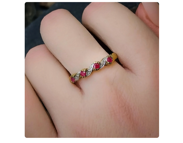 Vintage 9ct GOLD RING - Rubies & Diamonds - Size uk R (us 8.5) Hallmarked 2.1g