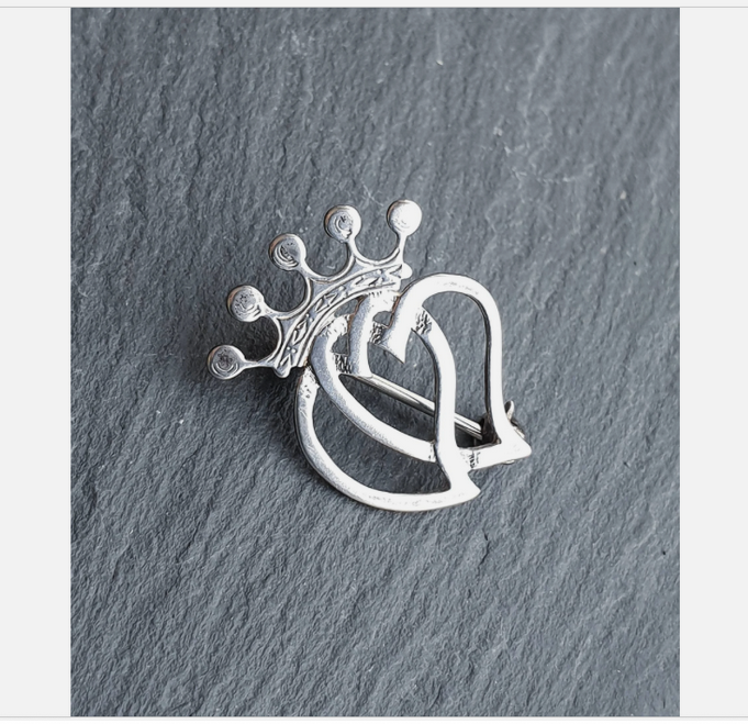 OLA GORIE Double Heart Luckenbooth BROOCH - Scottish Silver