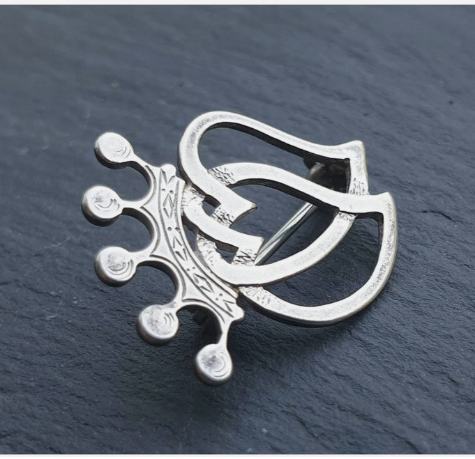 OLA GORIE Double Heart Luckenbooth BROOCH - Scottish Silver